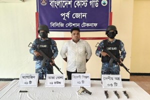 টেকনাফে বিদেশি পিস্তল ও দেশীয় অস্ত্রসহ কুখ্যাত ‘ডন রাসেল’ আটক