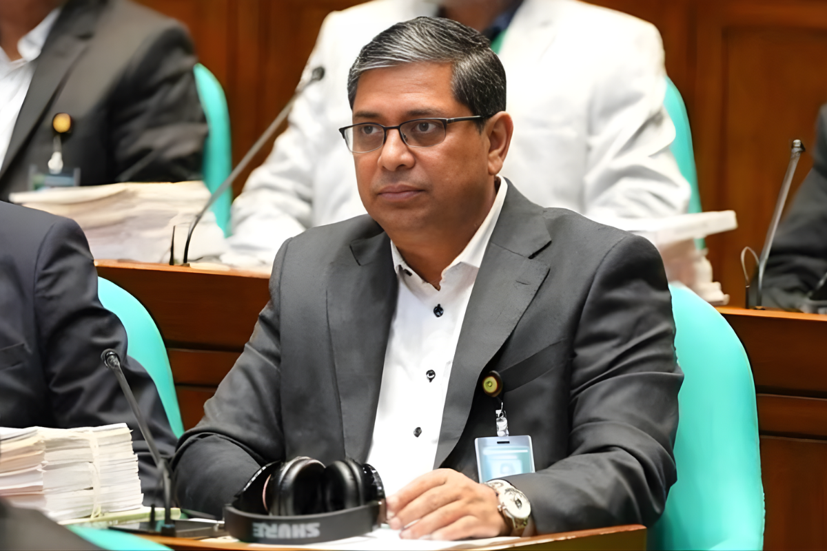 ড. ইউনূস লন্ডনে তারেক রহমানকে ট্রফি দিয়ে নির্বাচনের তারিখ আনেন