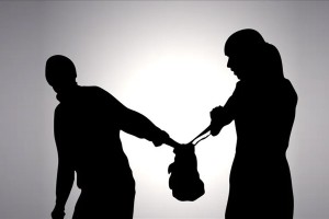 ডেমরায় ব্যবসায়ীকে কুপিয়ে টাকা ছিনতাই