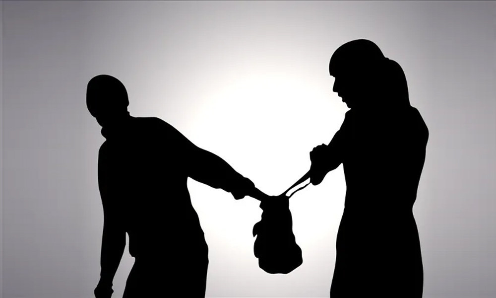 ডেমরায় ব্যবসায়ীকে কুপিয়ে টাকা ছিনতাই