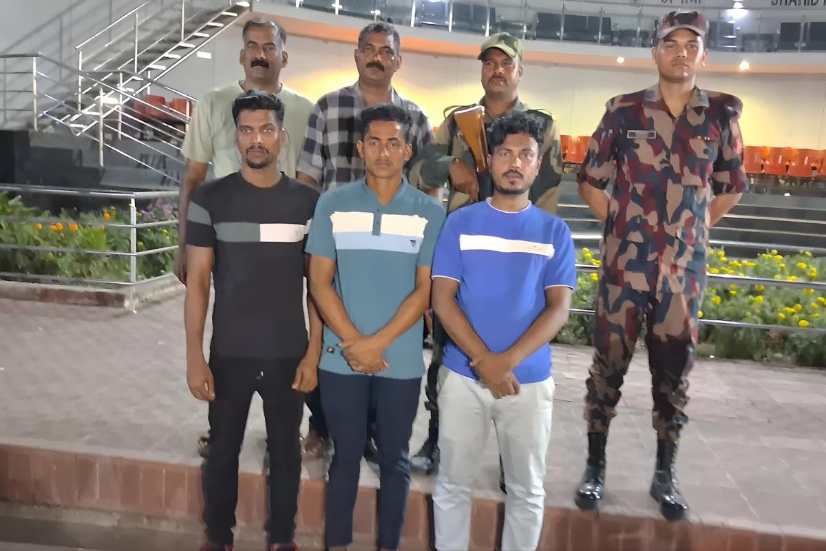 তিন যুবকের দেশে প্রত্যাবর্তন