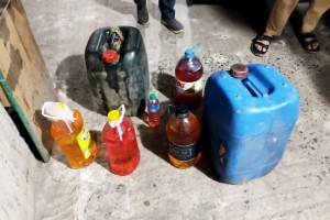 তেল চোরাচালানে হাতেনাতে ধরা ব্যক্তি