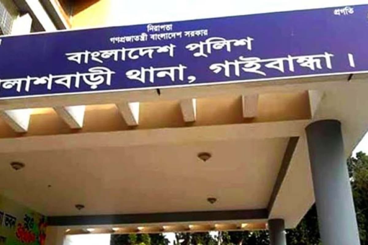 থানায় ঢুকে পুলিশকে মারধর, দুই জামায়াত নেতা গ্রেফতার