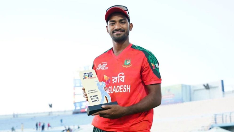 দীর্ঘ ৩০ মাস পর রিপন মন্ডলের ফেরা একাদশে