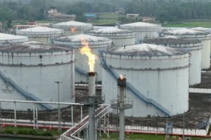 দেশীয় ট্যাংকারে জমে আছে জ্বালানি, গ্রহণে অনীহা সরকারি সংস্থার