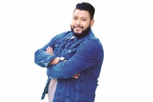 দেশে ফিরেছেন প্রতীক হাসান, করছেন নতুন গানের পরিকল্পনা