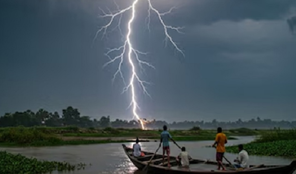 দেশে বজ্রপাতে প্রাণহানি ৭ জেলায় ১১ জনের মৃত্যু ও ১৫ শিক্ষার্থী অসুস্থ দেশে বজ্রপাতে প্রাণহানি: ৭ জেলায় ১১ জনের মৃত্যু ও ১৫ শিক্ষার্থী অসুস্থ