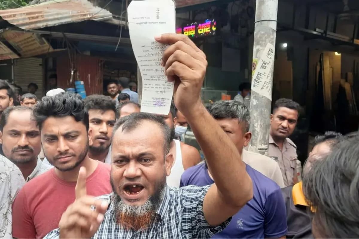 দোকানের এক ফুট বাইরে ফ্রিজের অংশ, জরিমানা ২০ হাজার