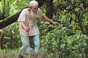 দড়ি ধরে মসজিদে যাওয়া অন্ধ মুয়াজ্জিনের শেষনিঃশ্বাস ত্যাগ