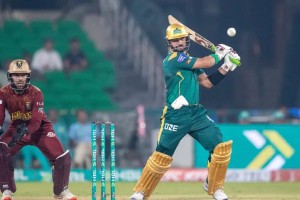 নবম সেঞ্চুরিতে ফারহান বাবরের রেকর্ডের দিকে ছুটছেন