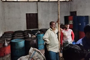 নাঙ্গলকোটে বিপুল পরিমাণ জ্বালানি তেল জব্দ ও আটক ১