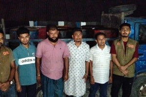 নোয়াখালীতে ১,৪০০ লিটার অবৈধ ডিজেল ও ভাউচারসহ গ্রেপ্তার ৪
