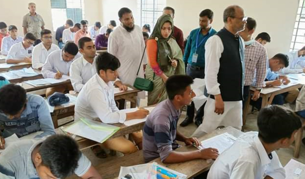 পরীক্ষাকেন্দ্রে এমপির লাইভ ‘বিষয়টি শিক্ষামন্ত্রীকে জানিয়েছিবোর্ড পরীক্ষাকেন্দ্রে এমপির লাইভ, ‘বিষয়টি শিক্ষামন্ত্রীকে জানিয়েছি’:বোর্ড