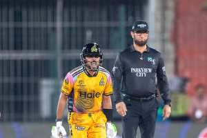 পিএসএলে বাবর আজমের অনন্য সেঞ্চুরি: মাত্র একটি ডট বলের বিশ্ব রেকর্ড