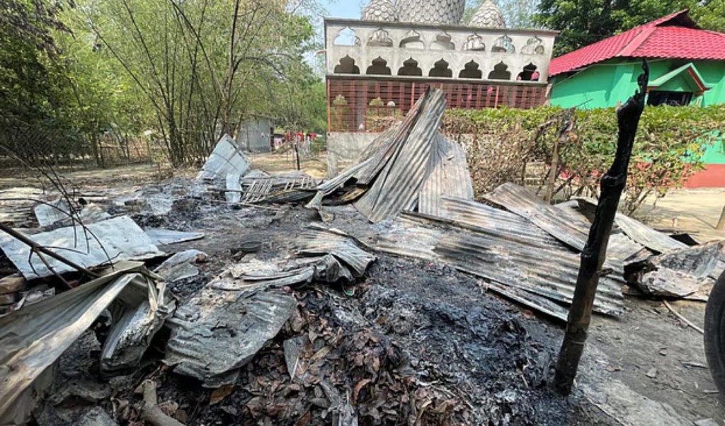 পীর হত্যায় জামায়াত নেতা অভিযুক্ত পীর হত্যায় জামায়াত নেতা অভিযুক্ত