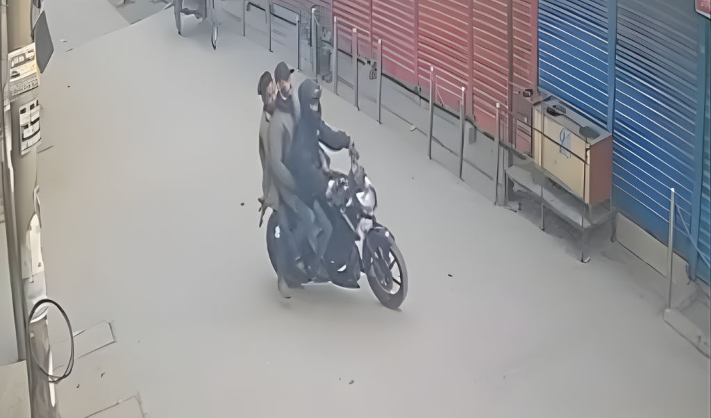 ফতুল্লায় ছিনতাই শনাক্ত হলেও ধরাছোঁয়ার বাইরে ফতুল্লায় ছিনতাই, শনাক্ত হলেও ধরাছোঁয়ার বাইরে
