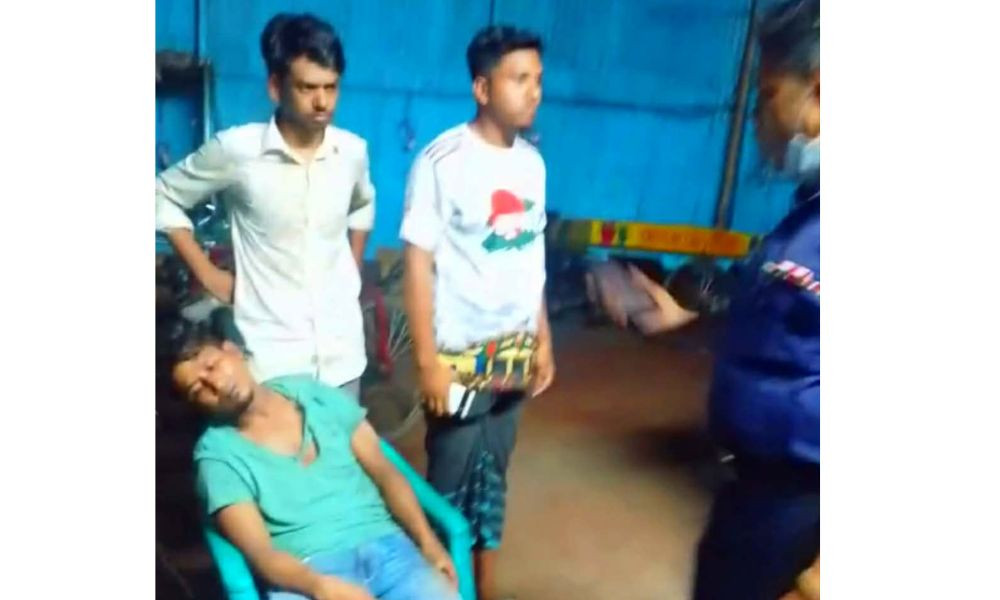 ফতুল্লায় ভুয়া ডিবি পরিচয়ে গুলিবর্ষণ ফতুল্লায় ভুয়া ডিবি পরিচয়ে গুলিবর্ষণ