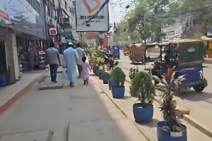 ফুটপাত দখলমুক্তে হকারদের সরে যাওয়া