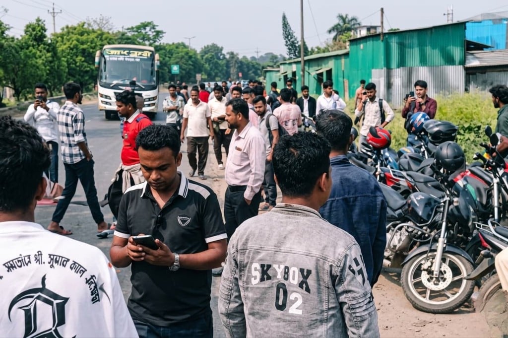 বনপাড়ায় তেল সংকটে মহাসড়ক অবরোধ বনপাড়ায় তেল সংকটে মহাসড়ক অবরোধ