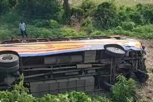 ভাঙ্গায় মুখোমুখি সংঘর্ষে বাস খাদে; ২ জনের মৃত্যু, আহত ২৯