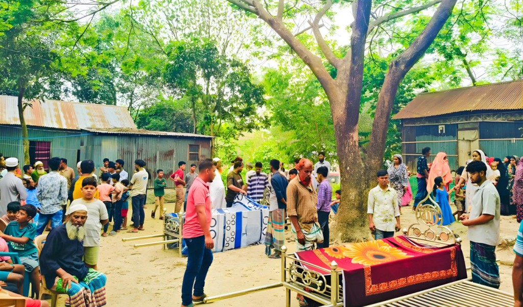ভোরের মহাসড়কে উল্টো পথে মর্মান্তিক দুর্ঘটনা ভোরের মহাসড়কে উল্টো পথে মর্মান্তিক দুর্ঘটনা