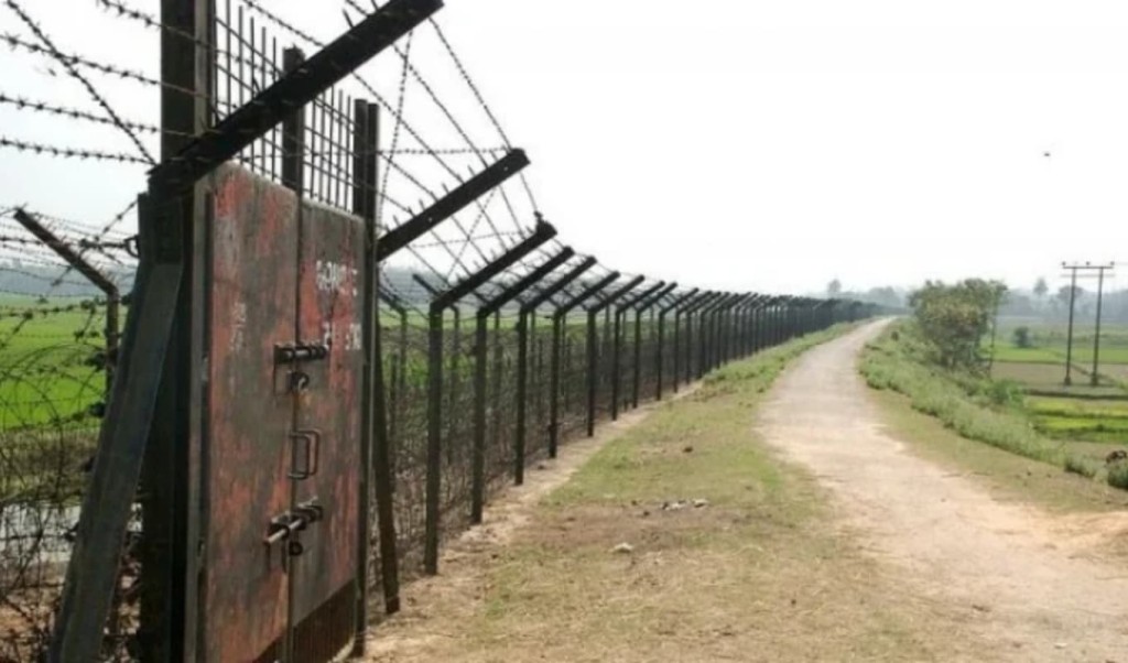 মহেশপুর সীমান্তে তিন বাংলাদেশি আটক ঘটনা মহেশপুর সীমান্তে তিন বাংলাদেশি আটক ঘটনা
