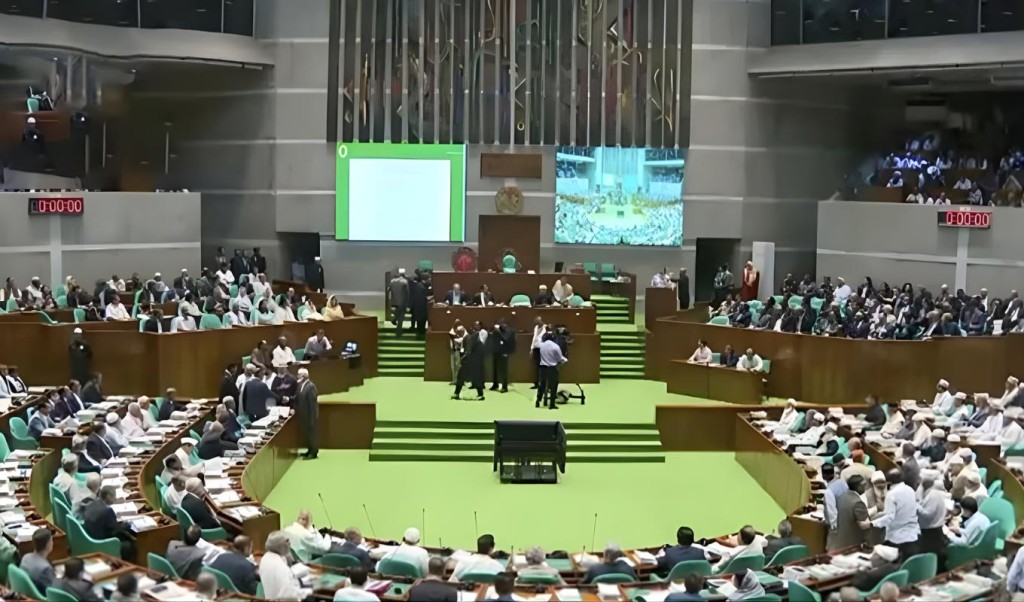 মাইক বিভ্রাটে সংসদে বারবার স্থগিত মাইক বিভ্রাটে সংসদে বারবার স্থগিত