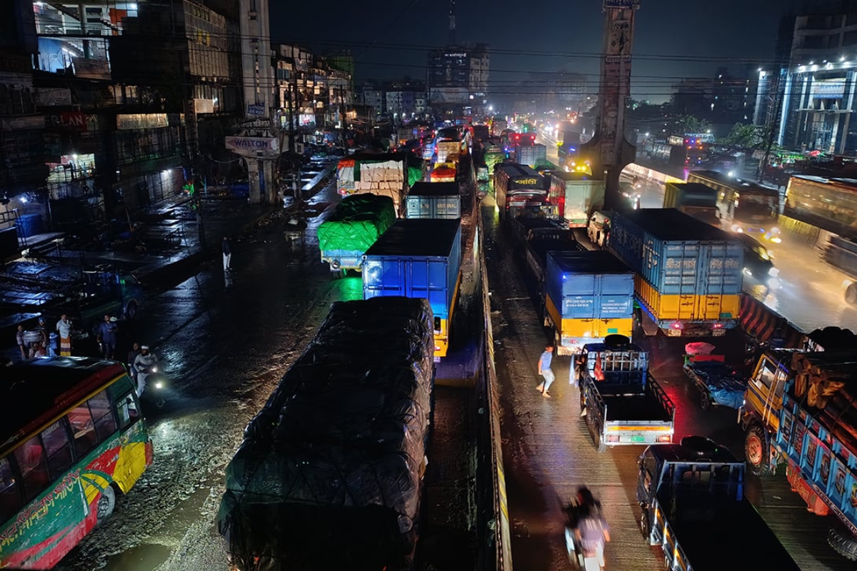 মাতুয়াইলে পাম্পে গাড়ির ধীরগতি, ১২ কিলোমিটার যানজট