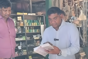 মানিকগঞ্জে অতিরিক্ত দামে জ্বালানি তেল বিক্রির দায়ে দুই ব্যবসায়ীকে ৫৫ হাজার টাকা জরিমানা