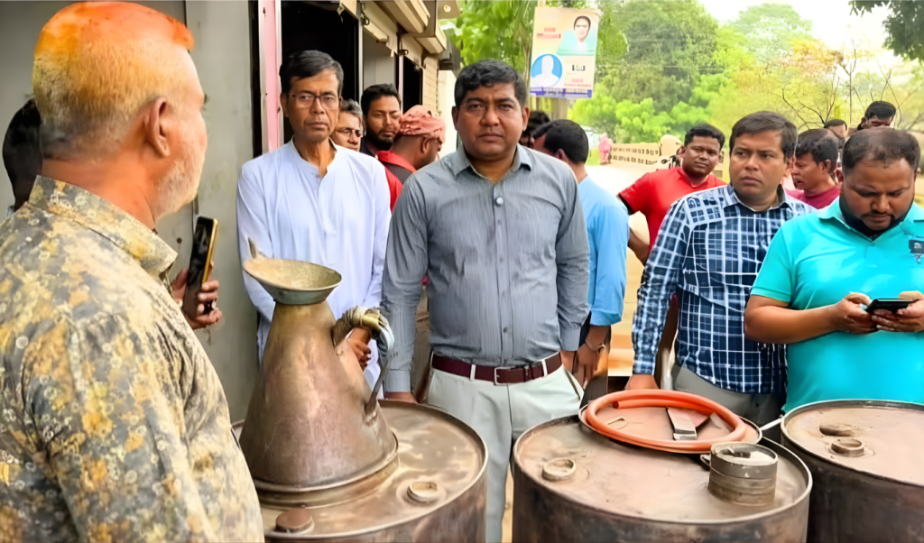 মানিকগঞ্জে জ্বালানি তেল নিয়ে অনিয়ম দুই ব্যবসায়ীকে জরিমানা মানিকগঞ্জে জ্বালানি তেল নিয়ে অনিয়ম: দুই ব্যবসায়ীকে জরিমানা