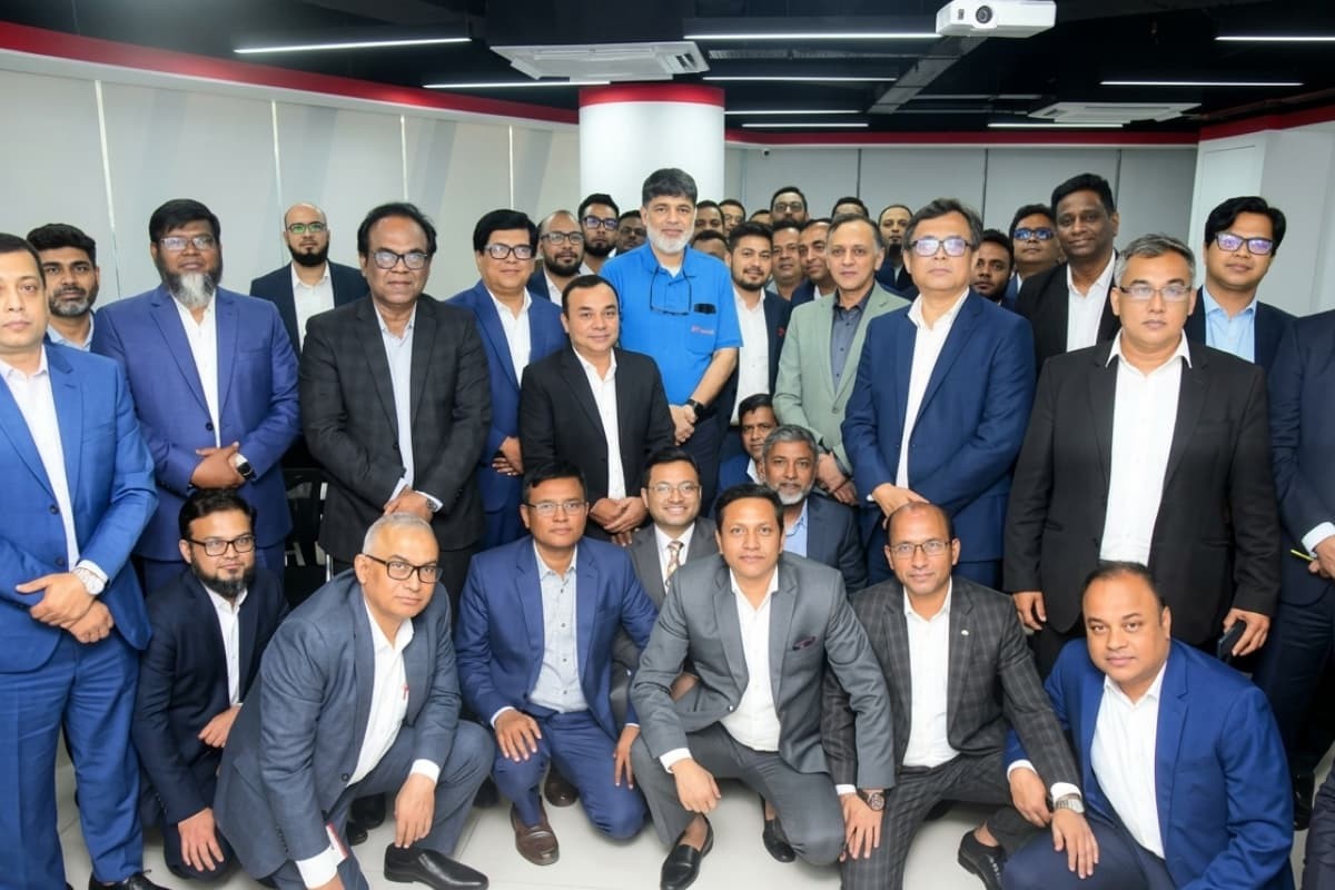 মিডল্যান্ড ব্যাংকের শাখা প্রধানদের নেতৃত্ব সম্মেলন অনুষ্ঠিত