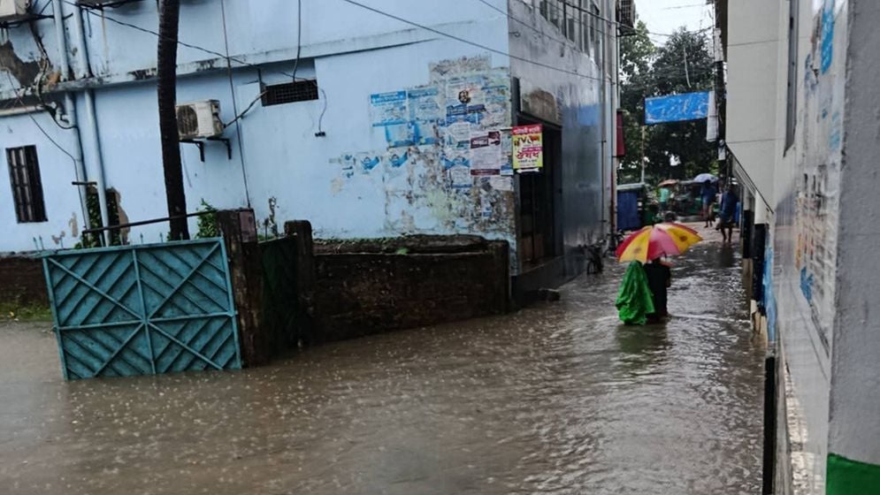 মেঘ বিস্ফোরণে ফেনীতে জলাবদ্ধতা
