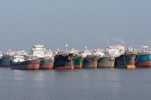 মোংলা বন্দরে লাইটার জাহাজ জ্বালানি সংকটে স্থবির