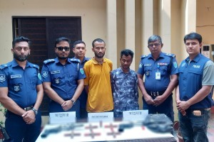 মৌলভীবাজারে ডাকাতচক্র গ্রেপ্তার অস্ত্র উদ্ধার