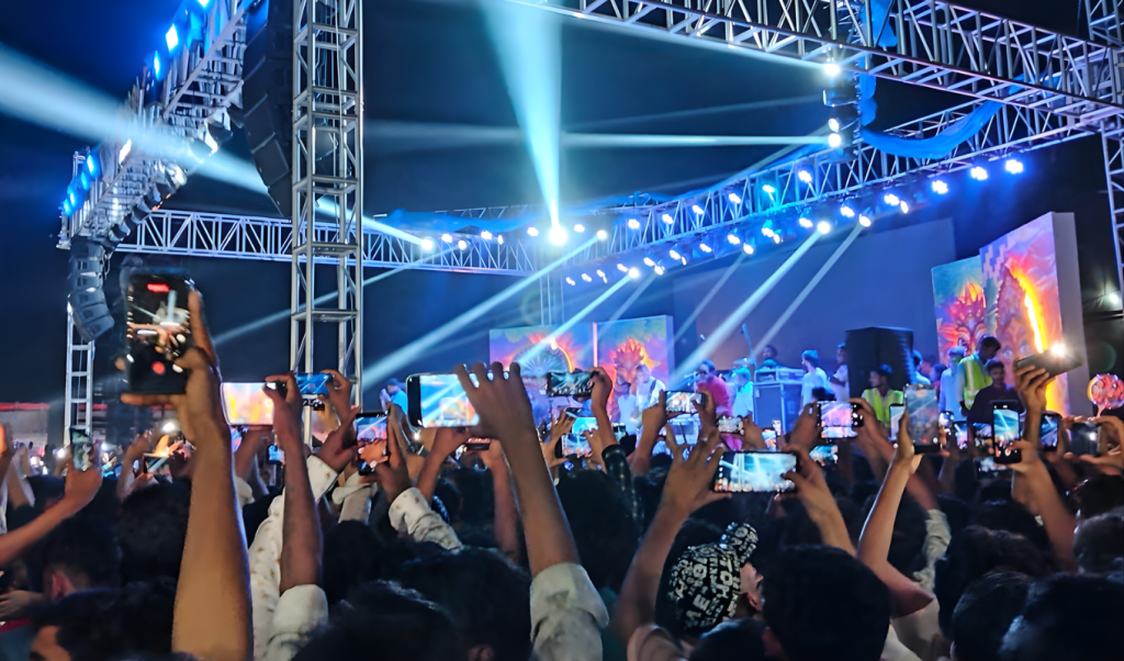 রাজধানীতে দর্শক নিয়ন্ত্রণ শঙ্কায় অ্যাশেজ কনসার্ট বাতিল ঘোষণা রাজধানীতে দর্শক নিয়ন্ত্রণ শঙ্কায় অ্যাশেজ কনসার্ট বাতিল ঘোষণা