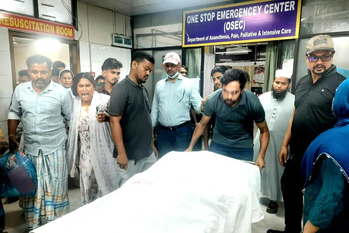 রাজধানীর তিনশ ফিটে মোটরসাইকেল দুর্ঘটনায় দুই কলেজ শিক্ষার্থীর মৃত্যু