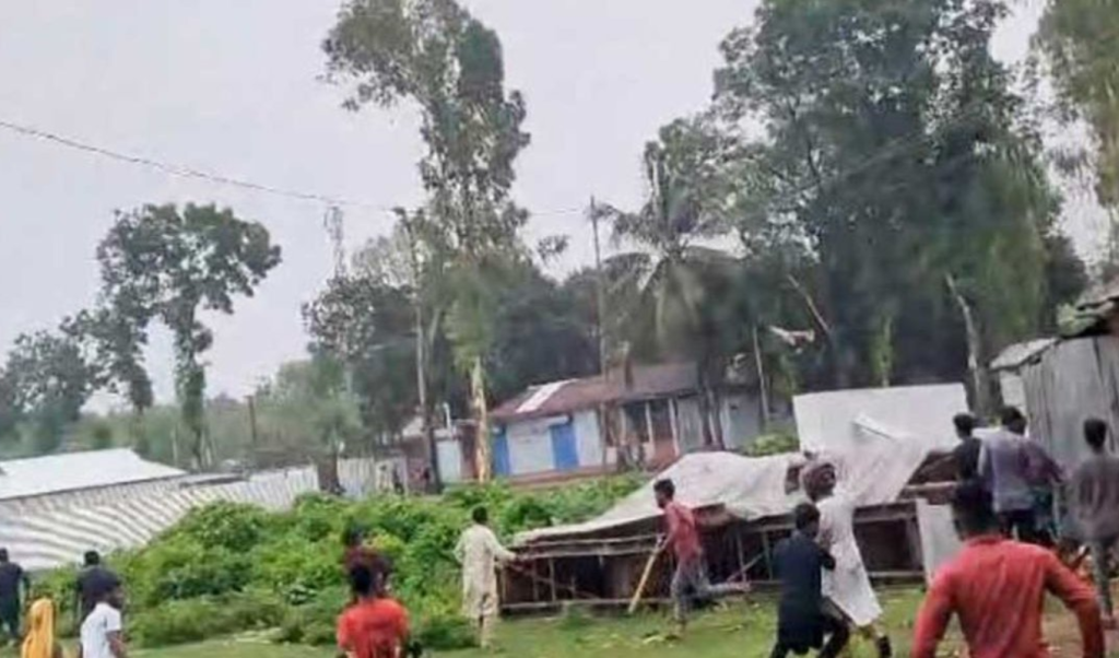 রাজারহাটে ফেসবুক পোস্ট কেন্দ্র করে ছাত্রদল ও ছাত্রশিবিরের সংঘর্ষ আহত ৬ রাজারহাটে ফেসবুক পোস্ট কেন্দ্র করে ছাত্রদল ও ছাত্রশিবিরের সংঘর্ষ: আহত ৬