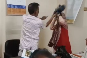 কলেজে ঢুকে শিক্ষিকাকে জুতাপেটা করলেন বিএনপি নেতা