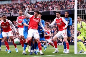 শিরোপা নির্ধারণী পর্যায়ে এসে বড় ধাক্কা খেল আর্সেনাল