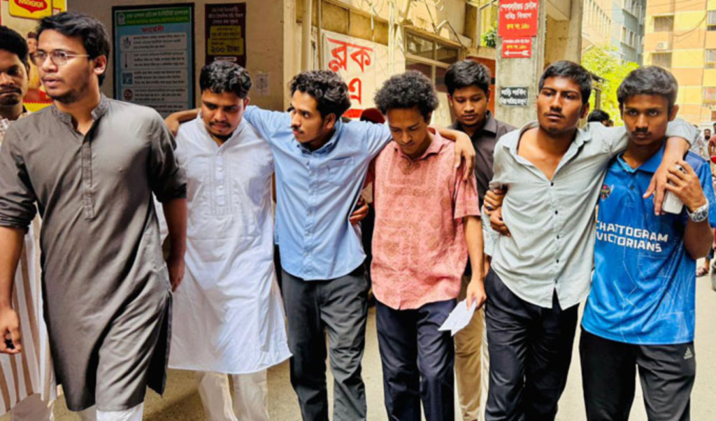 সাংবাদিক হামলা ঘটনায় কবি নজরুল কলেজ ছাত্রদলের ৬ নেতা শোকজ সাংবাদিক হামলা ঘটনায় কবি নজরুল কলেজ ছাত্রদলের ৬ নেতা শোকজ