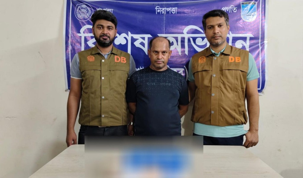 সাভারে ইয়াবাসহ মাদক কারবারি আটক সাভারে ইয়াবাসহ মাদক কারবারি আটক