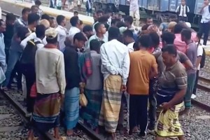 সিরাজগঞ্জে চলন্ত ট্রেনে দুর্ঘটনায় যাত্রীর মর্মান্তিক মৃত্যু ঘটল