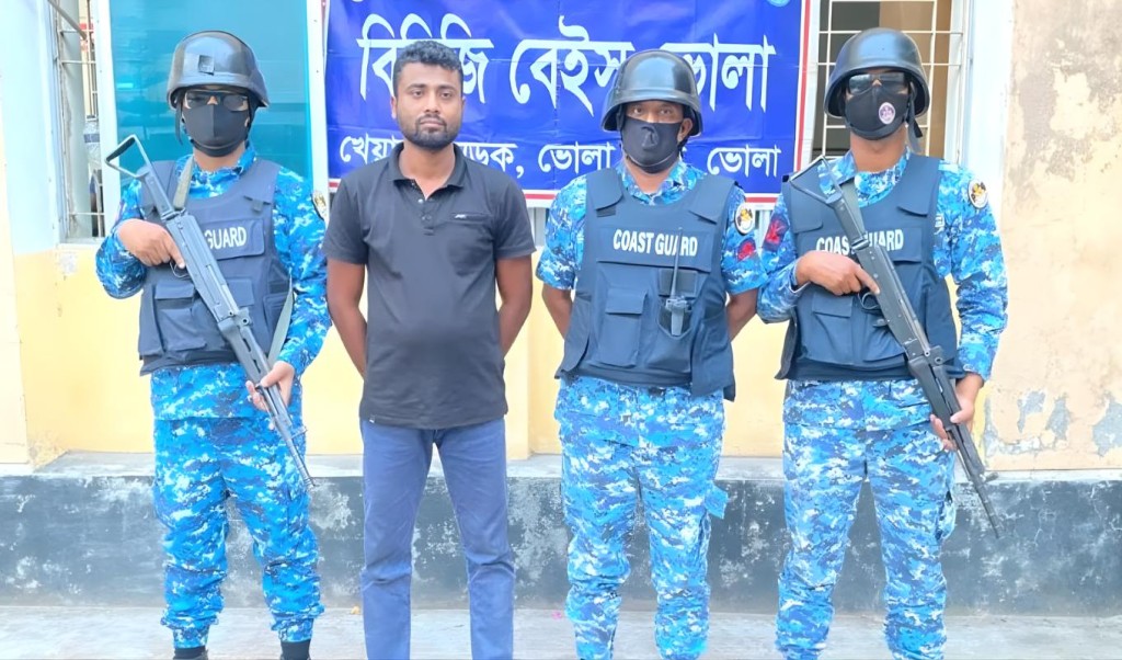 সীমান্ত অনুপ্রবেশে ভারতীয় নাগরিক আটক সীমান্ত অনুপ্রবেশে ভারতীয় নাগরিক আটক