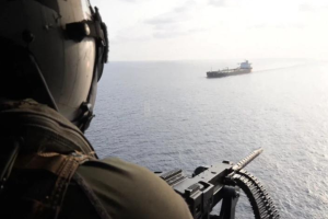 হরমুজ প্রণালীতে উত্তেজনা: ২৭ জাহাজ ঘুরিয়ে দিল যুক্তরাষ্ট্র