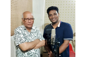 ‘বাবা-ছেলের গান’ দ্বৈতে খুরশীদ আলম ও মোমিন বিশ্বাসের কণ্ঠ