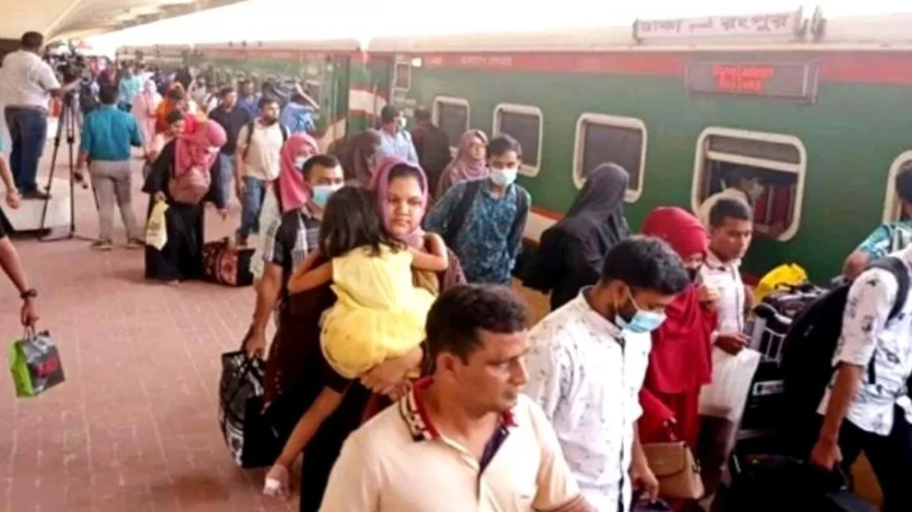কমলাপুরে ঈদযাত্রায় ঘরমুখো ঢল কমলাপুরে ঈদযাত্রায় ঘরমুখো ঢল