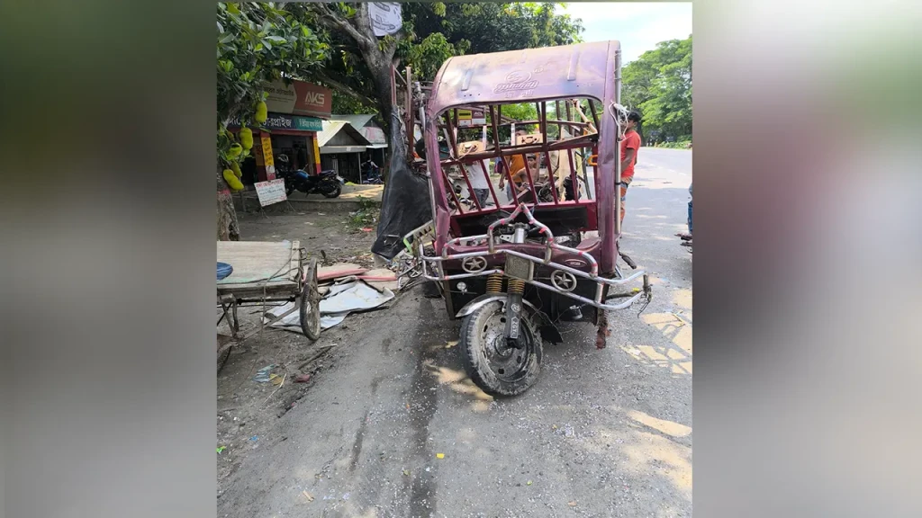 গোপালগঞ্জে ত্রিমুখী সড়ক দুর্ঘটনায় একজন নিহত পাঁচ আহত গোপালগঞ্জে ত্রিমুখী সড়ক দুর্ঘটনায় একজন নিহত পাঁচ আহত