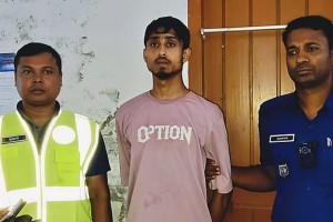 ঘুমন্ত স্ত্রীকে কুপিয়ে হত্যার পর স্বামী আটক