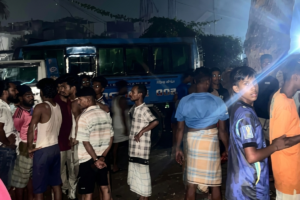 চট্টগ্রামে বাস-লেগুনার মুখোমুখি সংঘর্ষ