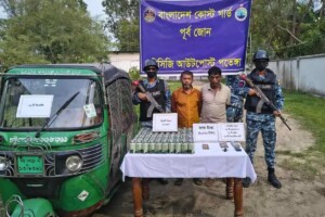 চট্টগ্রামে বিদেশি বিয়ারসহ দুই মাদক কারবারিকে আটক করেছে কোস্ট গার্ড